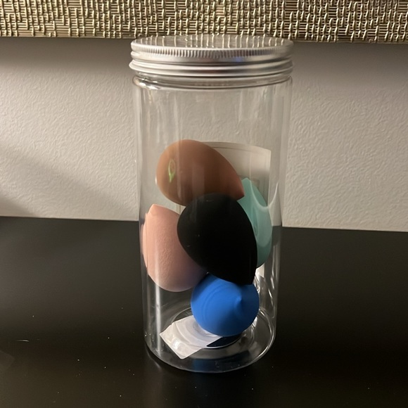 Getter Makeup Sponge - Picture 2 of 4